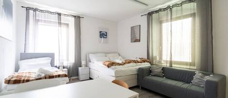 Iron/ironing board, WiFi, bed sheets