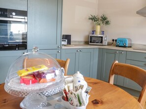 Dining - Eryri View Retreat (Beaumaris)