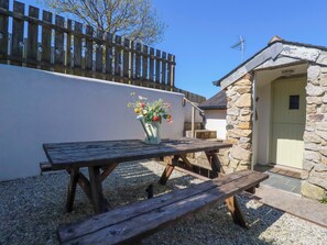 Outdoor dining - Millies Place (St Austell)