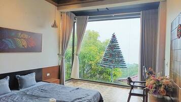 Premium bedding, minibar, individually decorated, individually furnished