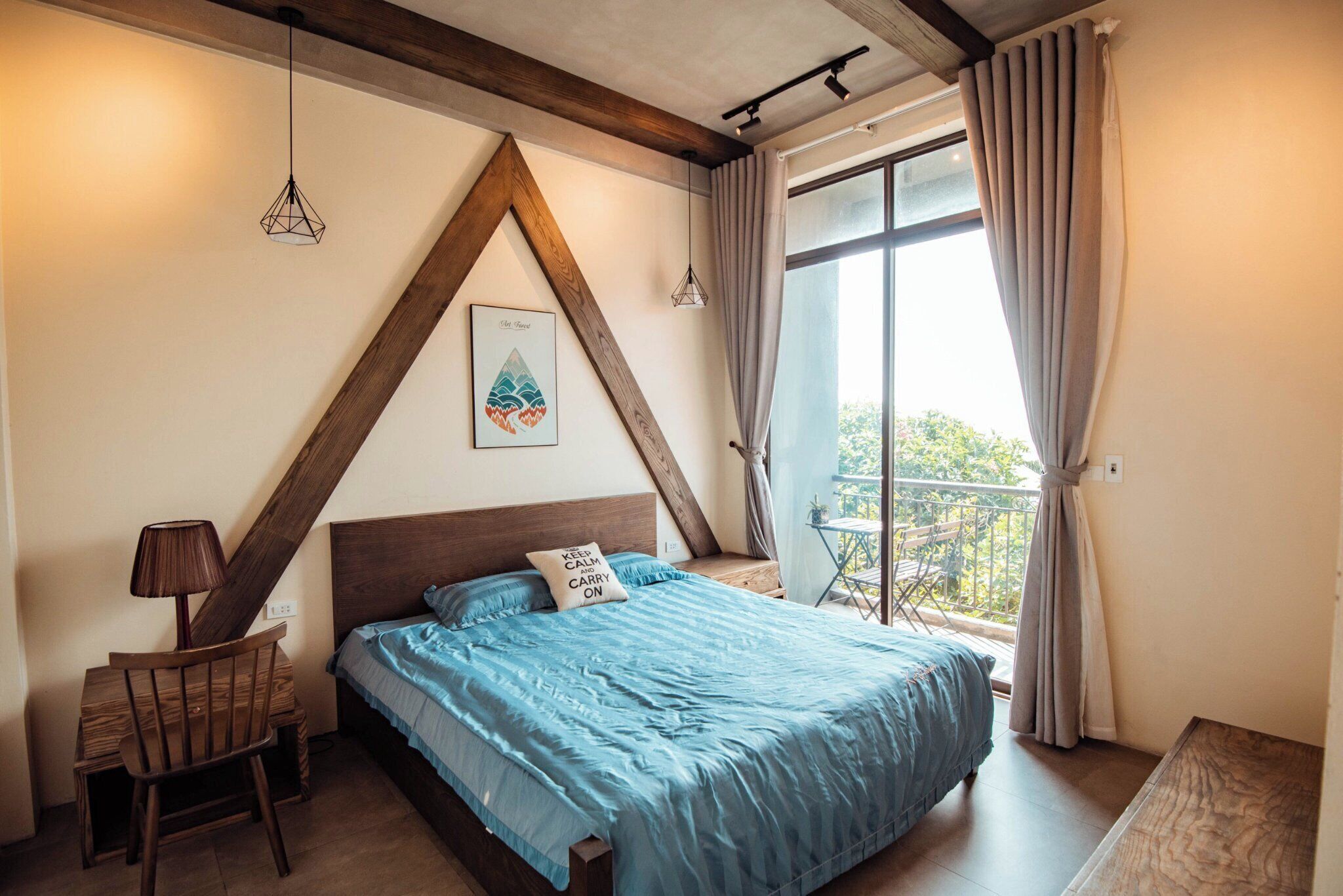 Ropa de cama de alta calidad, minibar y decoración personalizada 