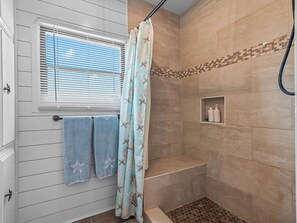 Shower, hair dryer, towels, soap - Pop's Crab/Fish House (Crawfordville)