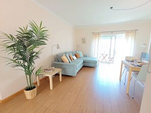 TV - Apartment "Lavadeiras7" - Downtown Olhão (Olhão)