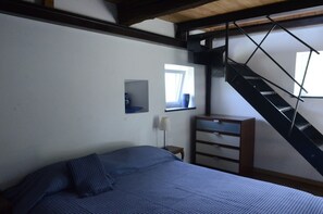 Iron/ironing board, bed sheets