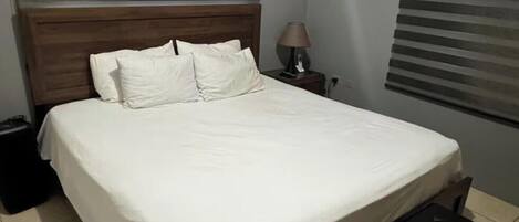 2 habitaciones, tabla de planchar con plancha, wifi y ropa de cama