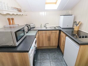 Cookware/dishes/utensils - Beacon House (Haverfordwest)