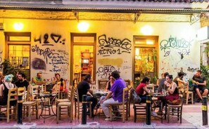 Outdoor dining - ACROPOLIS VIEW -100% authentic Athens experience❤️ (Athina)
