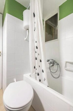 Shower, hair dryer, towels, soap - Acropolis View by Side - Athens Central (Athina)