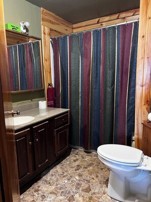 Toallas, jabón, papel de baño 