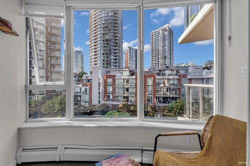Cozy 1B+2SB+1Bth fully loaded, Amenities on Point!