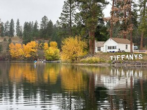 Exterior - Family-Friendly Lakefront 2 Bedroom Cabin w/ Amazing Views (Republic)