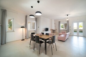 Interior - Apartment 'Don Onofrio - Ettore' with Mountain View, Wi-Fi and Air Conditioning (Monopoli)