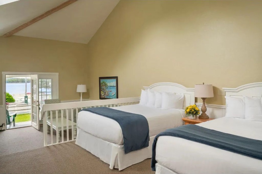 Oceanview Lodge | 2 Queens + Private Porch - Boothbay Harbor, ME