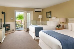 Tabla de planchar con plancha, wifi, ropa de cama