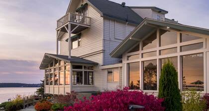 ADA Lodge | 2 Queens + Partial Ocean View