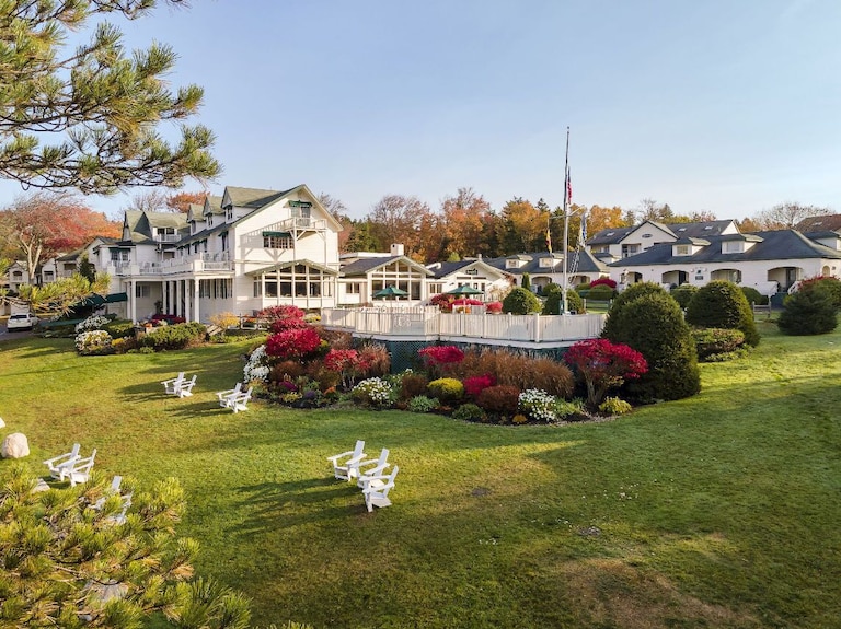 Woodlandview Lodge | King + Private Porch - Maine
