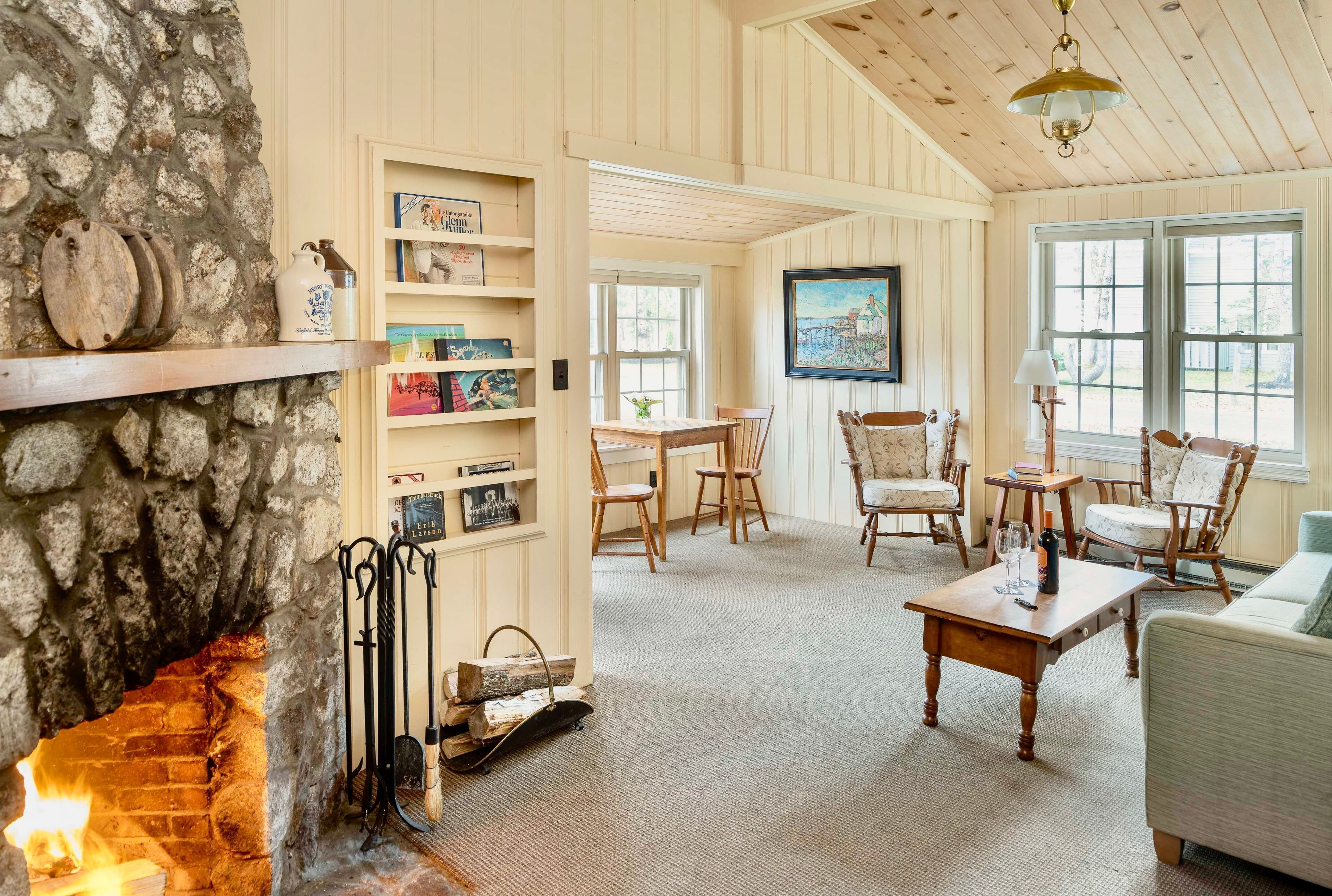 TV, fireplace, offices