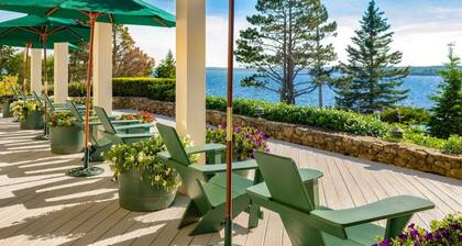 Woodland ADA Lodge | Porch + Spa Access