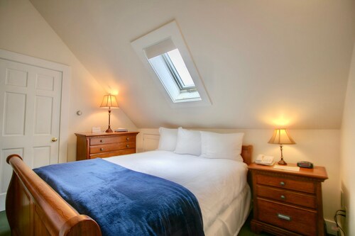 Windward Suite | Harbor View + Enclosed Porch