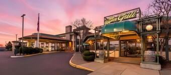 Pet-Friendly Queen Room w/ Free Breakfast | Nr MFR