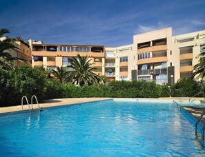 Apartment | Pool - Spacious Coastal Stay for 8 in Cap D'agde (Agde)