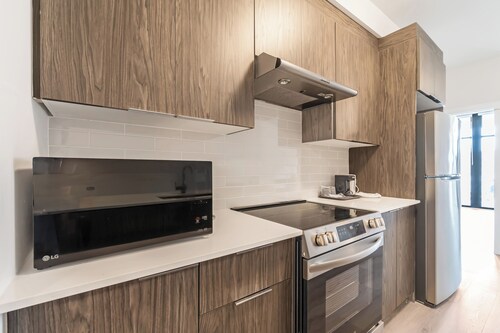Modern Fully Furnished 2 Bedroom Apartment Unit 9