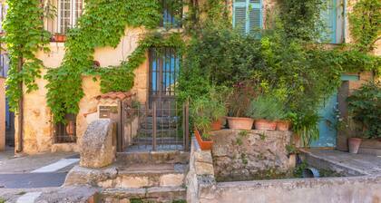 Charming Provençal apartment in the heart of Cotignac