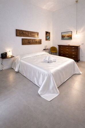 1 bedroom, iron/ironing board, free WiFi, bed sheets - Ortigia 9 Holiday House in the heart of the island of Ortigia (Siracusa)