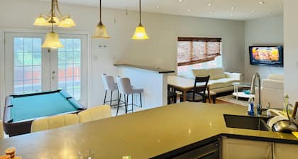Luxurious House - 4 Bedrooms, 1 King, 3 Queen, 1 Singe bed Near Airport sq1