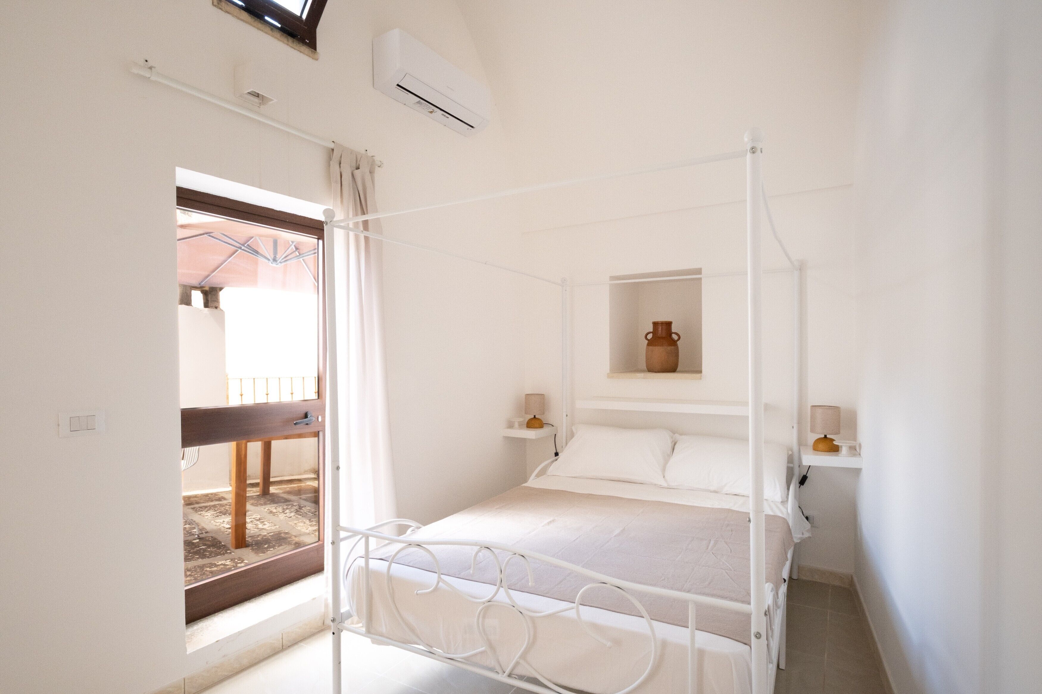 WiFi, bed sheets
