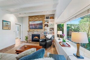 Smart TV, fireplace, books - Casa Alma Del Mar | The Chosen Collection (Santa Barbara)