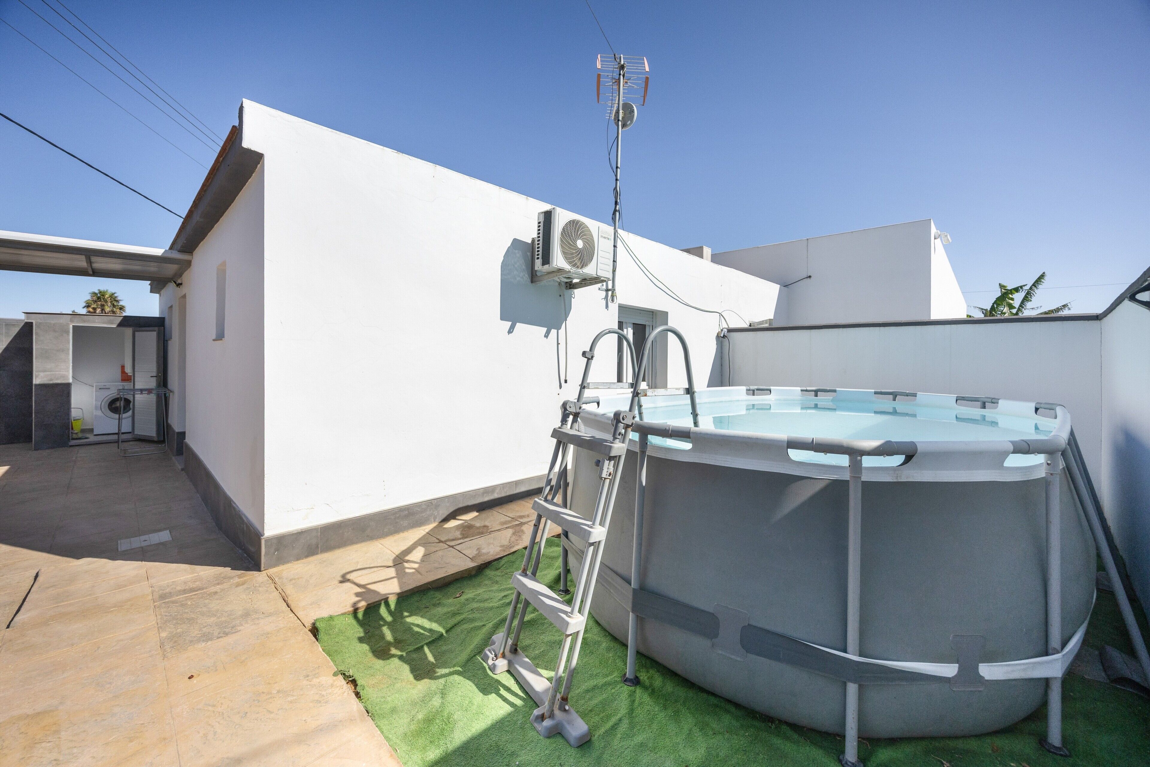 Bañera de hidromasaje al aire libre