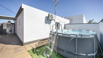 Bañera de hidromasaje al aire libre