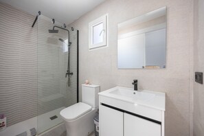 Douche, serviettes fournies