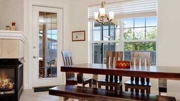 House, Multiple Beds (La Siesta) | Dining