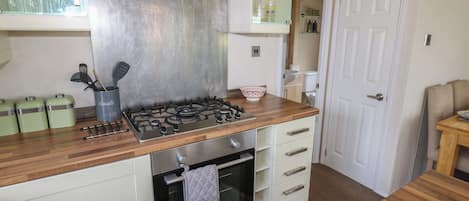 Casa de campo | Cozinha privada | Lava-louças, talheres/pratos/utensílios de cozinha