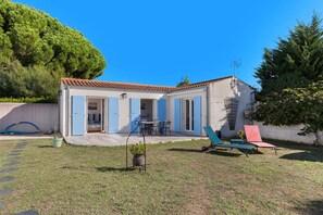 Exterior - Guest Room - La Barjuline-The Studio for 4 Guests with Shared Pool (La Brée-les-Bains)