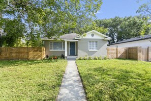 Exterior - Riverside Heights Retreat |Sleeps 10 | Riverwalk (Tampa)