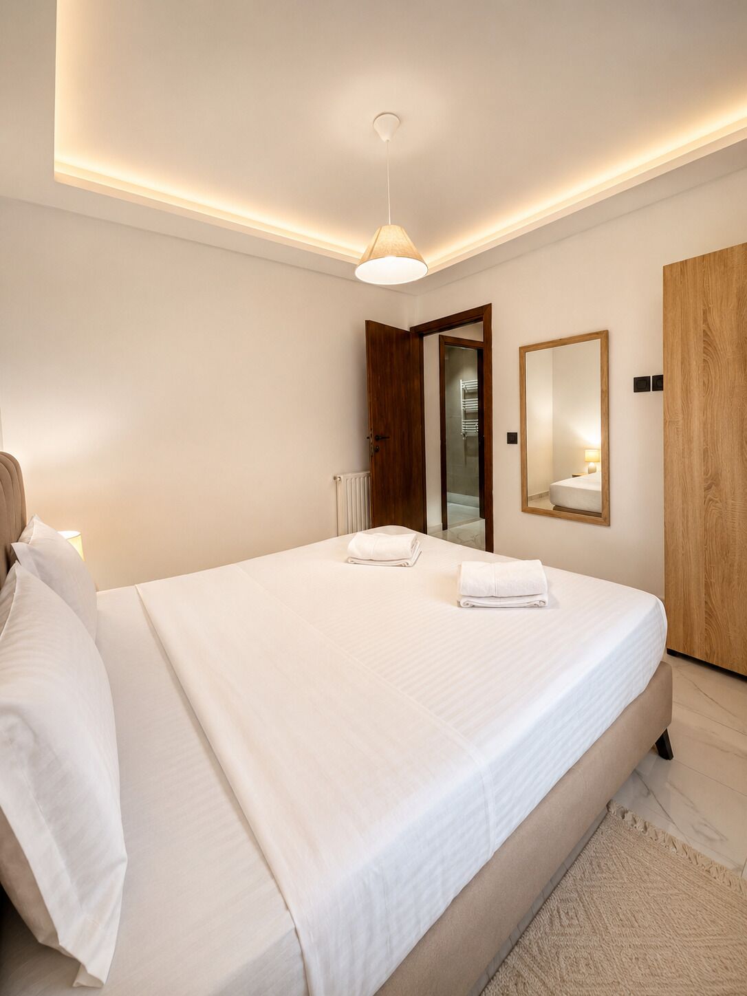 Cortinas blackout, tabla de planchar con plancha y wifi gratis 