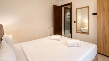 Cortinas blackout, tabla de planchar con plancha y wifi gratis