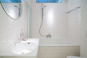 Bathroom - National Street Residence 1bbknsinternet (Antwerp)