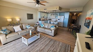 Smart TV - Luxury 14th floor condo. Amazing beach and sunset views. Private beach access. (, Panama City Beach)