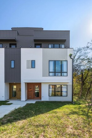 Exterior - LUX 4BR/4BA Home w/ Game Rm & Hot Tub | Sleeps 12+ (Nashville)