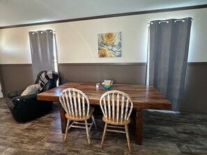 Dining - Mountain View Lodge (Fort Davis)