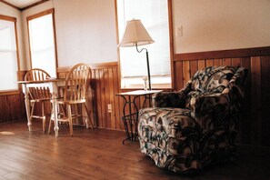 Interior - Mountain View Lodge (Fort Davis)
