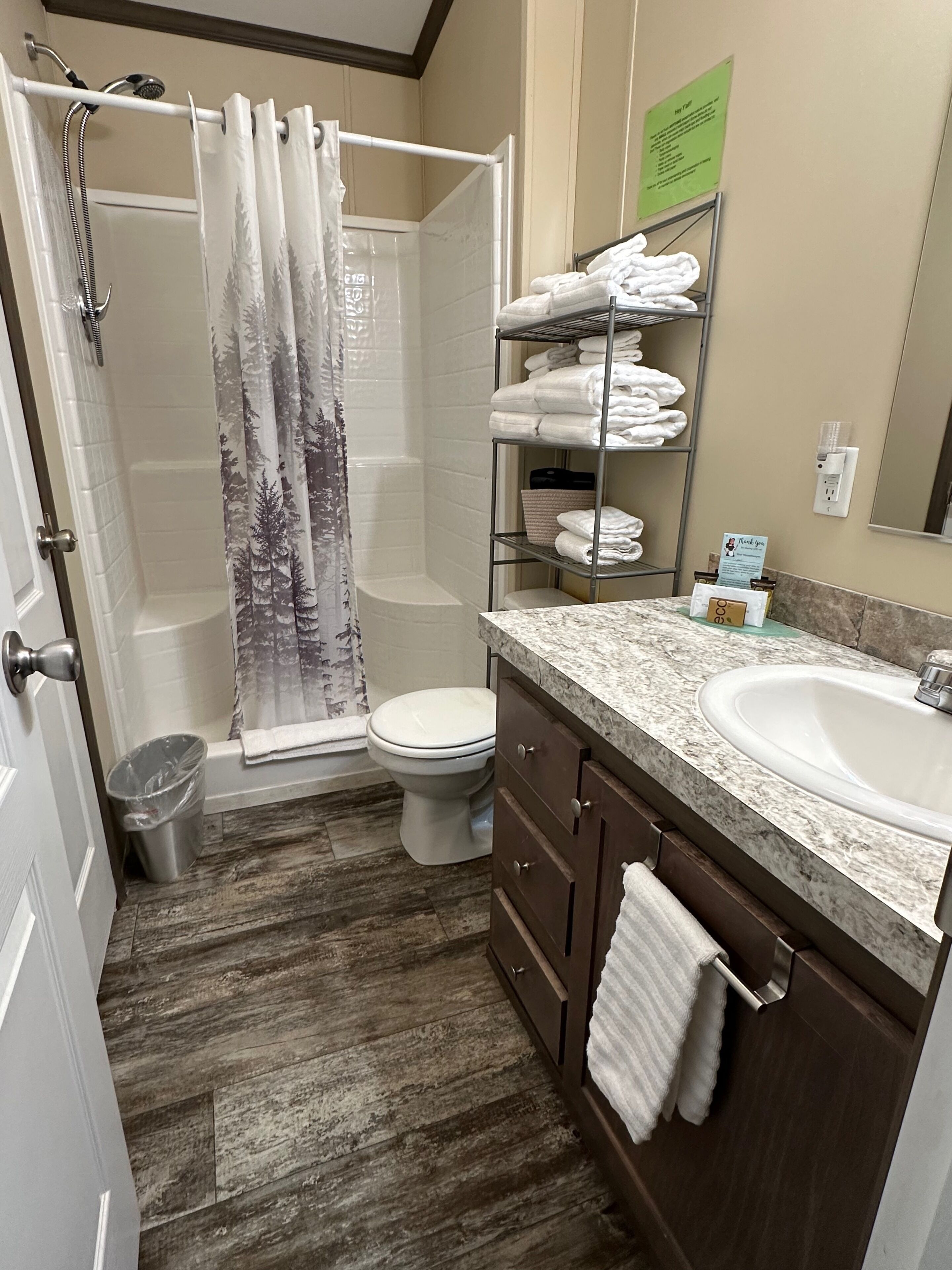 Classic Cottage, 2 Bedrooms, Kitchen, Mountain View | Bathroom | Free toiletries, soap, shampoo, toilet paper