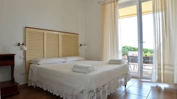 Iron/ironing board, WiFi, bed sheets, wheelchair access