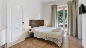 Room - Magical Country House near Rome with Hot Tub (Genzano di Roma)