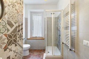 Shower, hair dryer, towels - Magical Country House near Rome with Hot Tub (Genzano di Roma)