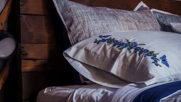 WiFi, bed sheets